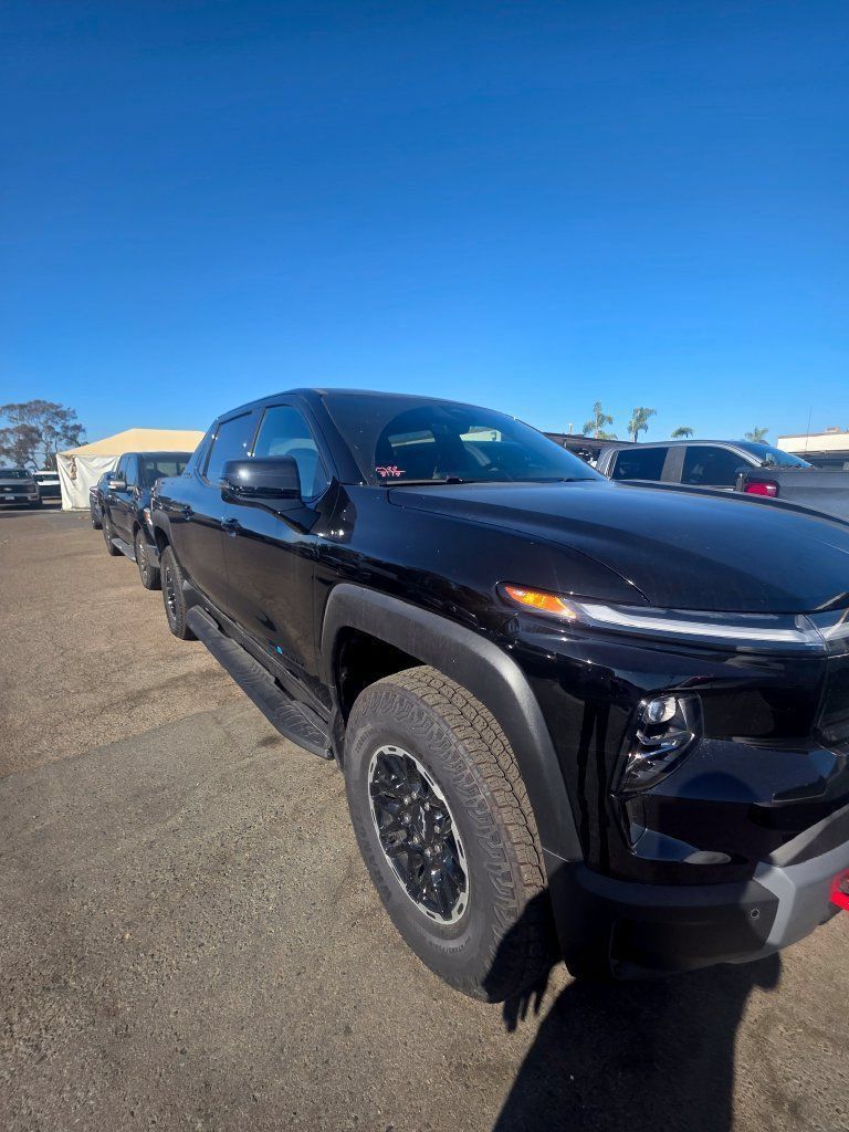Used 2026 Chevrolet Silverado EV Trail Boss w/ Premium Package AWD/4WD image 2