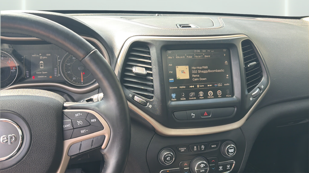 Used 2017 Jeep Cherokee 75th Anniversary FWD image 17