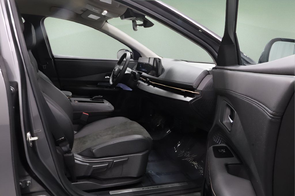 Used 2024 Nissan Ariya AWD image 17