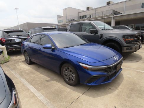 Used 2024 Hyundai Elantra SEL FWD image 7