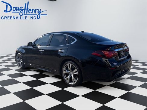 Used 2019 INFINITI Q70 Luxe w/ Sport Package image 3
