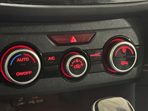 Used 2022 Subaru Crosstrek 2.0i Premium w/ Moonroof Package image 16