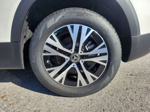 Certified 2025 Mercedes-Benz GLB 250 image 5