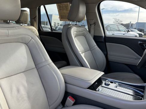 Used 2022 Lincoln Aviator Reserve w/ Equipment Group 201A image 34