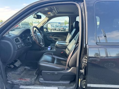 Used 2013 GMC Sierra 2500 Denali w/ Suspension Package, Off-Road AWD/4WD image 4