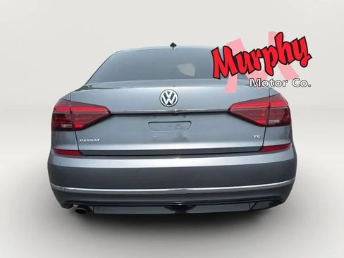 Used 2017 Volkswagen Passat 1.8T R-Line FWD image 8