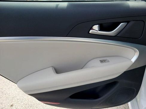 Used 2025 Genesis G70 2.5T RWD image 15
