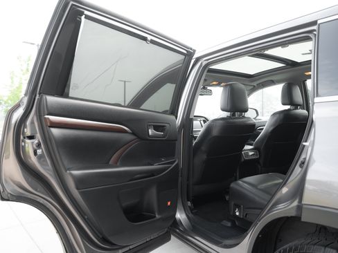 Used 2015 Toyota Highlander Limited Platinum AWD/4WD image 21