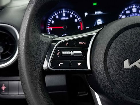 Used 2022 Kia Forte LXS image 18