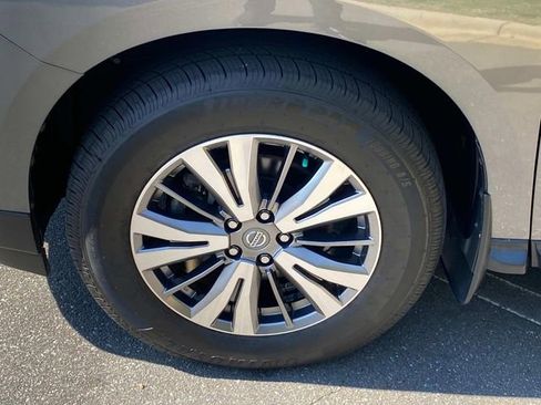 Used 2019 Nissan Pathfinder S image 6