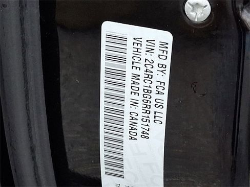 Used 2024 Chrysler Pacifica Touring-L image 27