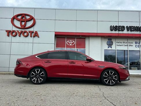 Used 2024 Honda Accord Touring image 6