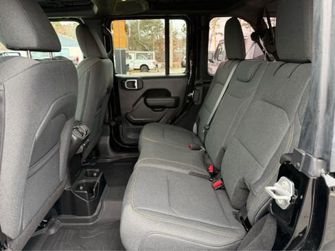 Used 2025 Jeep Wrangler Sport image 25