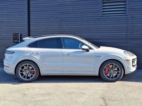 New 2026 Porsche Cayenne Turbo AWD/4WD image 8