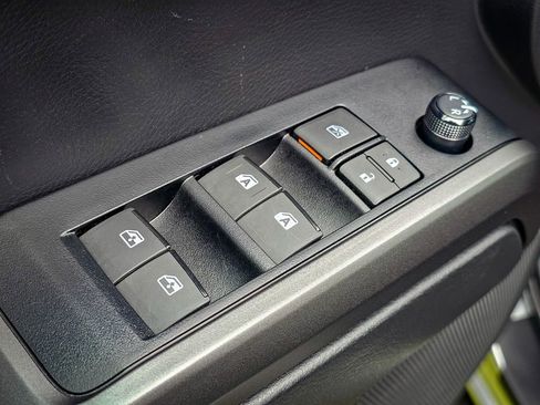 Used 2023 Toyota Tacoma TRD Off-Road w/ Technology Package AWD/4WD image 11