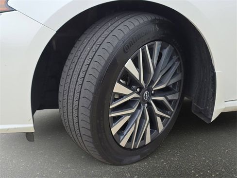 Used 2024 Nissan Altima 2.5 SV image 34