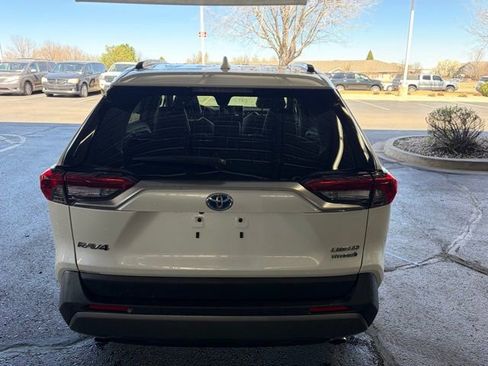 Used 2021 Toyota RAV4 Limited image 16