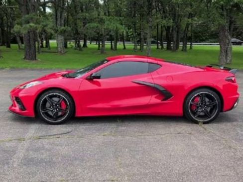 Used 2021 Chevrolet Corvette Stingray Coupe w/ Z51 Performance Package RWD image 5