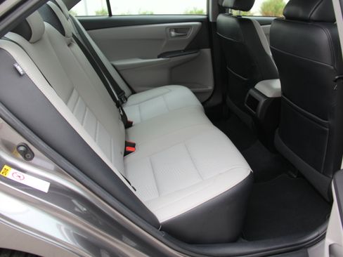 Used 2017 Toyota Camry SE image 27