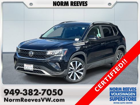 Certified 2022 Volkswagen Taos SE image 1