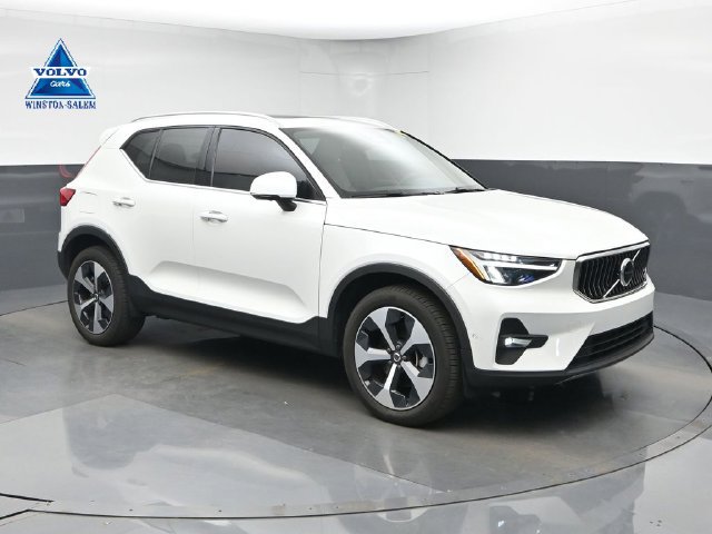 Used 2024 Volvo XC40 B5 Plus AWD/4WD image 1