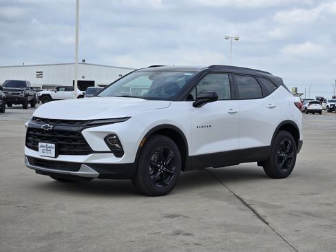 New 2025 Chevrolet Blazer LT w/ Convenience Package image 2