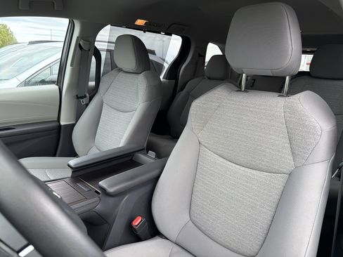 Certified 2021 Toyota Sienna LE AWD/4WD image 10