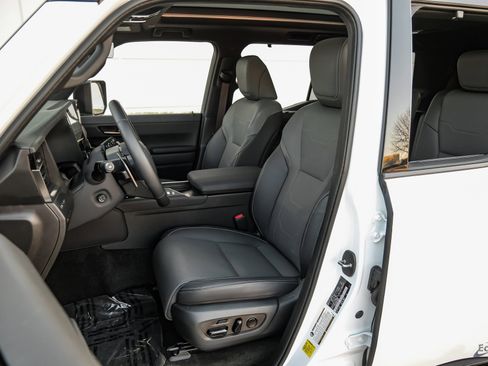 Used 2025 Lexus GX 550 image 25