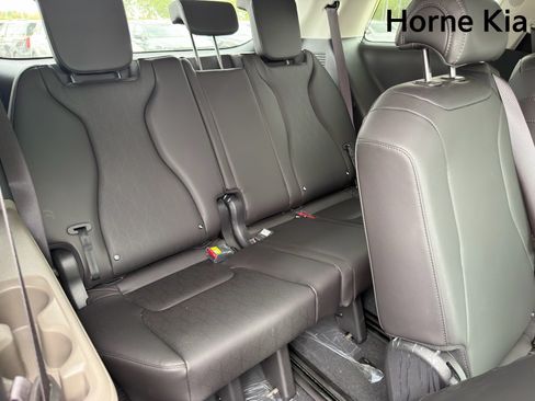 New 2026 Kia Carnival EX FWD image 23