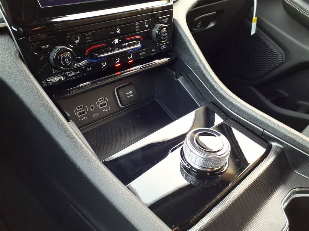 New 2025 Jeep Grand Cherokee Laredo X w/ Luxury Tech Group I AWD/4WD image 9