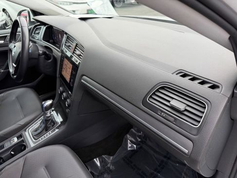 Used 2019 Volkswagen e-Golf SEL Premium image 30