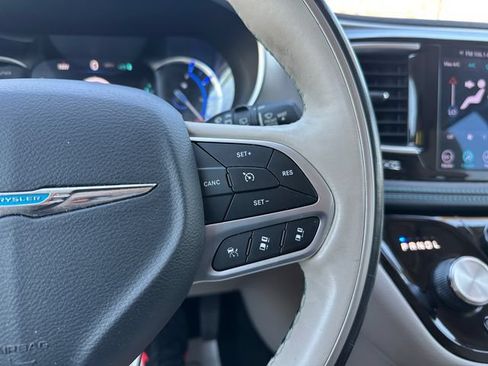 Used 2020 Chrysler Pacifica Limited w/ Advanced Safetytec Group FWD image 23