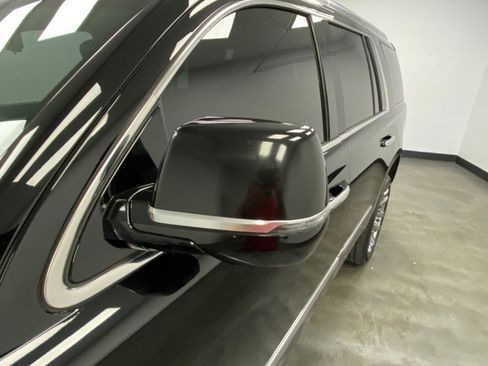 Used 2017 Cadillac Escalade Platinum AWD/4WD image 12