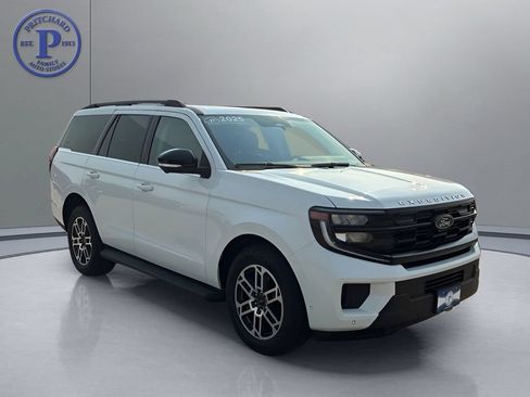 Used 2025 Ford Expedition Active AWD/4WD image 1