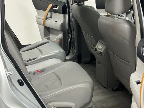Used 2010 Toyota Highlander Limited image 11