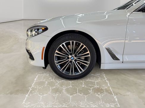 Used 2019 BMW 530i RWD image 14