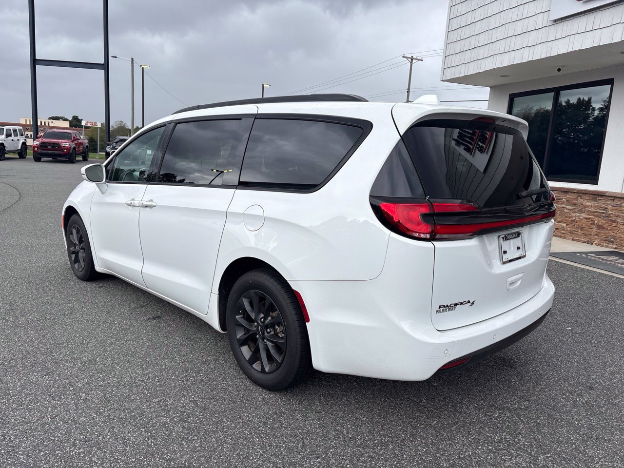 Used 2021 Chrysler Pacifica Touring w/ S Appearance Package FWD image 6