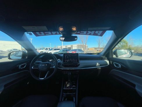 Used 2023 Jeep Compass Limited image 27