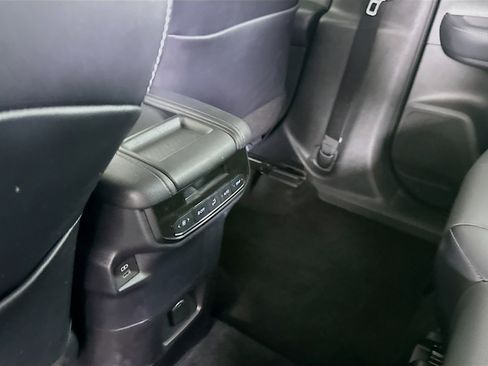 Used 2025 Toyota Grand Highlander FWD image 27