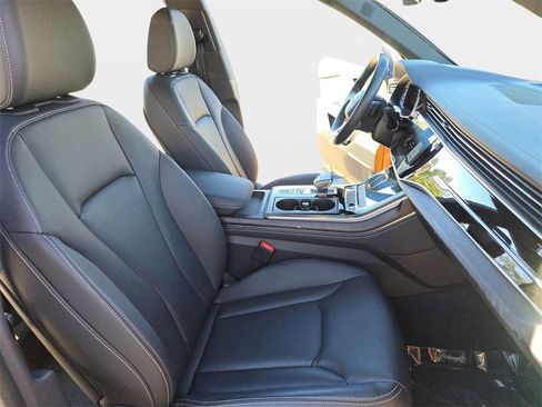 Used 2023 Audi Q8 Premium Plus image 12