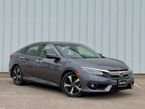 Used 2018 Honda Civic Touring image 8