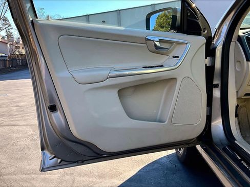 Used 2016 Volvo XC60 T5 Premier image 26