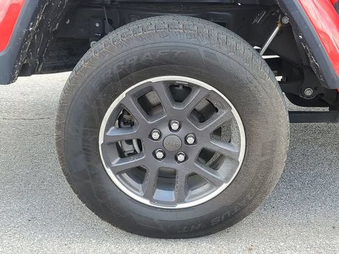 Used 2023 Jeep Gladiator Overland AWD/4WD image 10