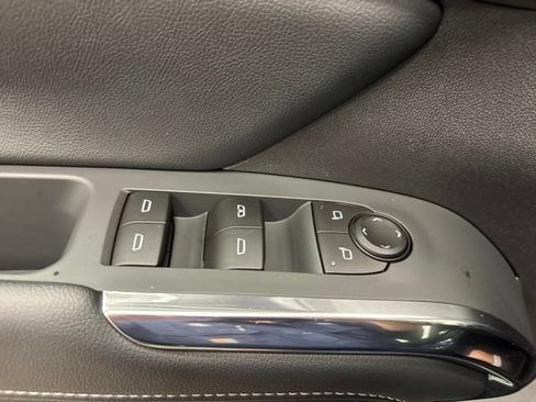 Used 2026 Chevrolet Traverse LT FWD image 32