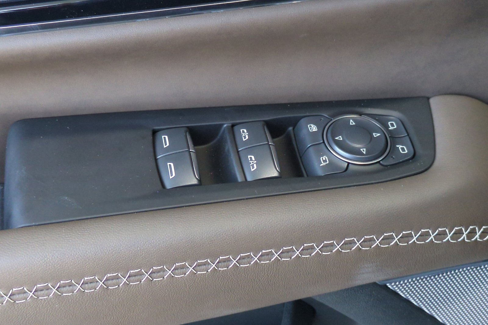 Used 2026 GMC Yukon XL Denali Ultimate AWD/4WD image 12
