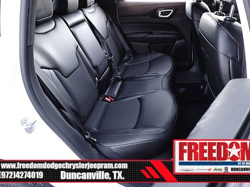 New 2026 Jeep Compass Latitude image 16