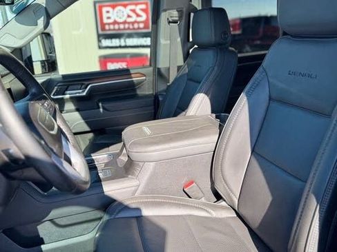 Used 2025 GMC Sierra 3500 Denali AWD/4WD image 19