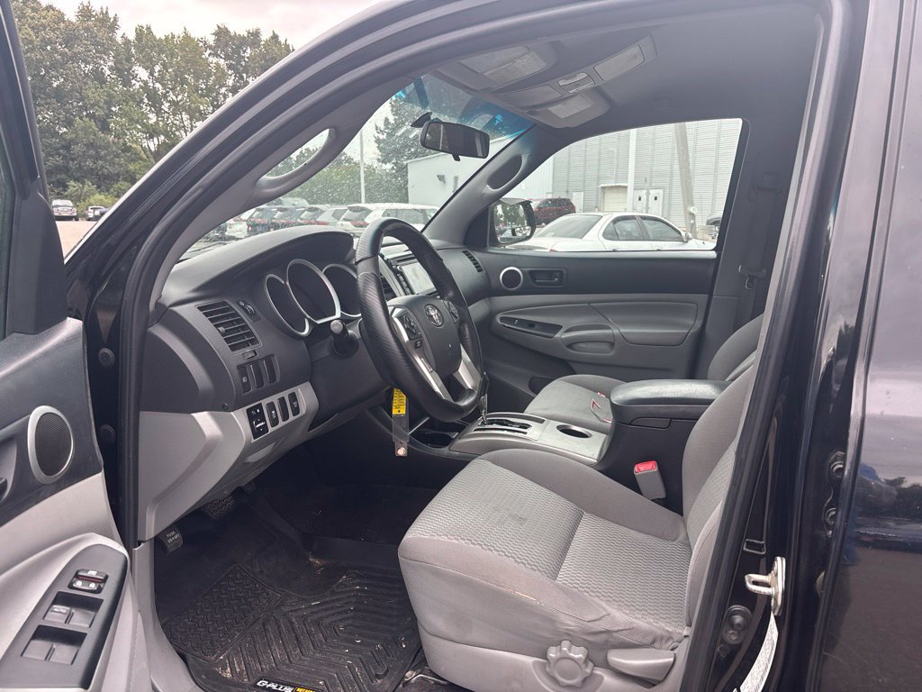 Used 2014 Toyota Tacoma 4x4 Double Cab w/ SR5 Package image 5