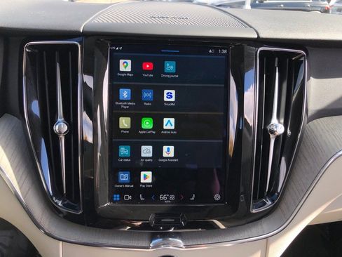 Used 2023 Volvo XC60 T8 Plus image 24