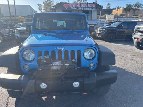 Used 2016 Jeep Wrangler Rubicon w/ Power Convenience Group AWD/4WD image 3